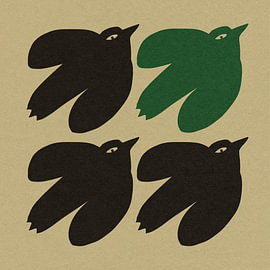 Fliegende schwarze Vögel von Sharyn Bursic