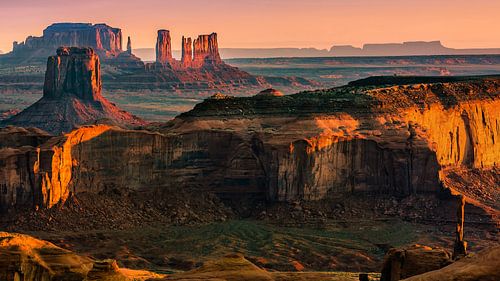 Zonsopgang vanaf Hunts Mesa in Monument Valley