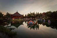 Sunset at the Montreal Botanical gardens, Chinese garden of lights von Luis Boullosa Miniaturansicht