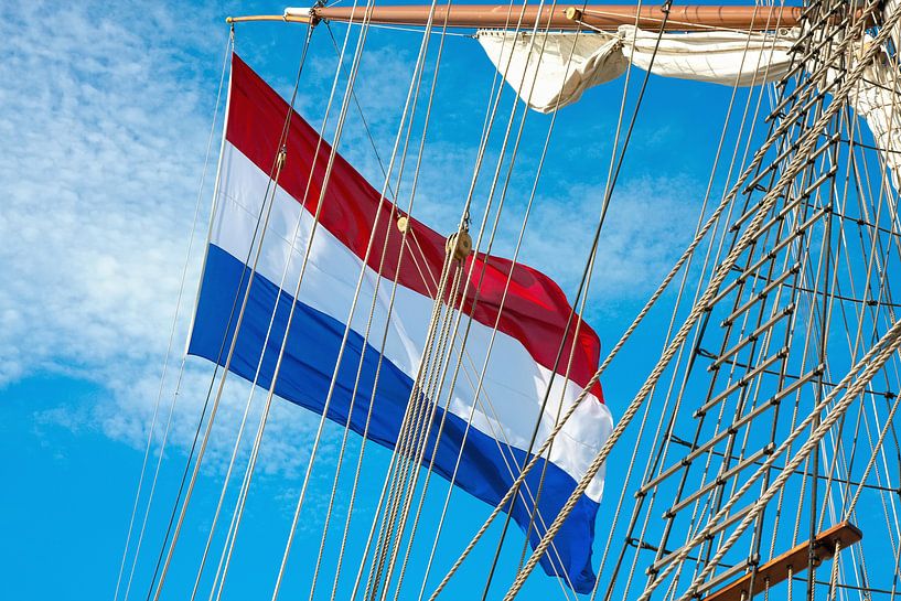 Niederländische Flagge auf Großsegler von Jan Brons