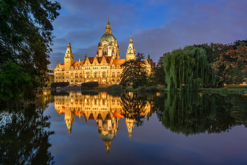 Evening atmosphere at the New Town Hall in Hanover by Michael Valjak
