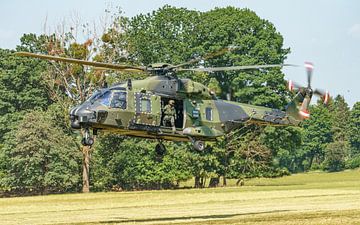 Landende NH-90 helikopter van de Luftwaffe. van Jaap van den Berg