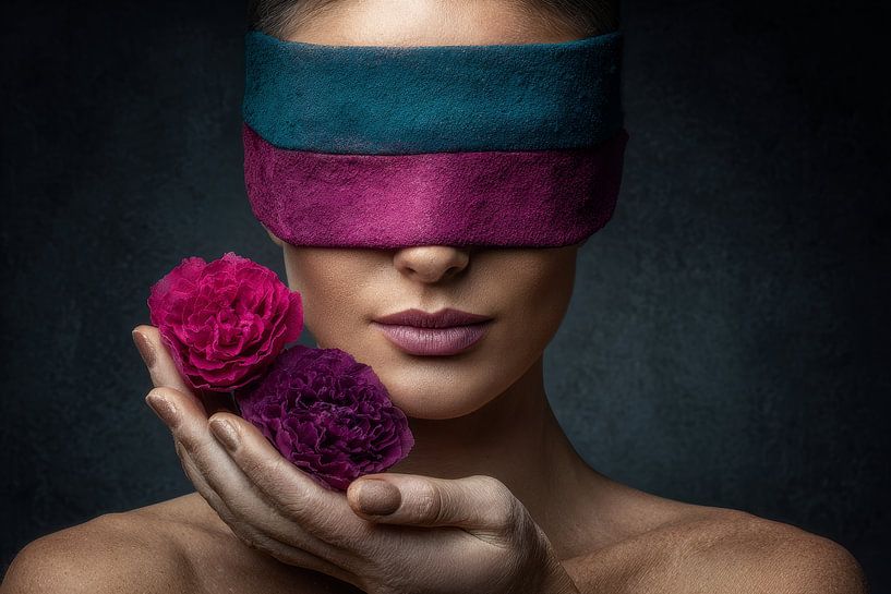 vrouw met bloemen portret van Egon Zitter