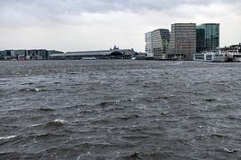 Storm Ciarán (Ciaran) hoogwater Het Ij Amsterdam van Richard Wareham