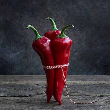 Chillies dancing by Ester Overmars