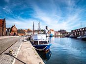 Alter Hafen in der Stadt Wismar an der Ostsee von Animaflora PicsStock Miniaturansicht