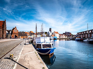 Alter Hafen in der Stadt Wismar an der Ostsee