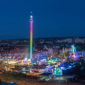 Erfurt bij nacht – Domberg en de oude binnenstad in het voorjaar van 2026, verlicht door de stad van Mixed media vector arts
