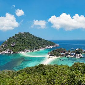 The island of Bang-Yuan in Thailand by Bernd Hartner