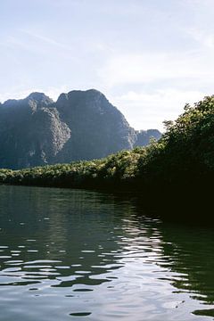 Thailand khao lak reisfotografie  bergen uit het water van Lindy Schenk-Smit