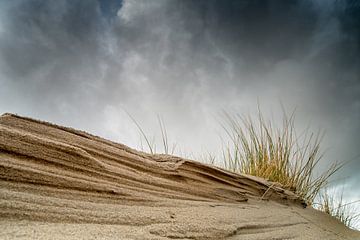 Dreigende lucht boven de duinen van Gonnie van de Schans