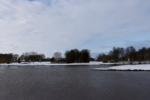Een zonnige winterdag op de Ems
