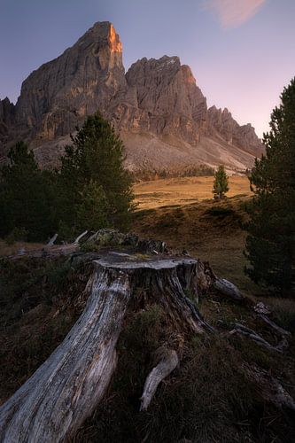 Passo delle Erbe in de Italiaanse Dolomieten tijdens zonsondergang van Jos Pannekoek