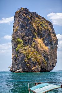 Beeindruckende Felseninsel vor Krabi (Thailand)