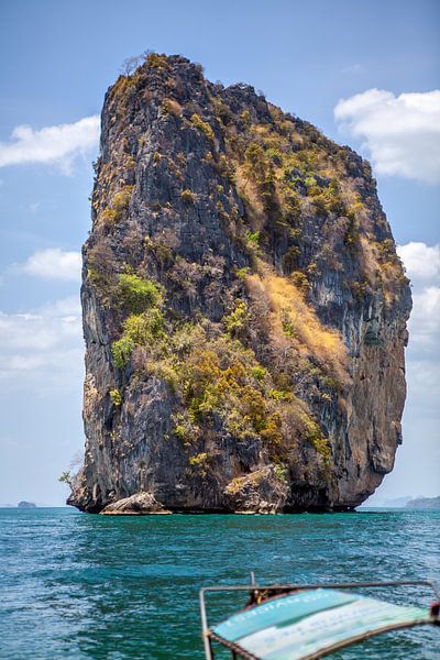 Impressionnant îlot rocheux au large de Krabi (Thaïlande) par t.ART