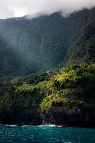 Seixal Insel Madeira Portugal Sonnenstrahl an der Küste von Rebecca van der Schaft