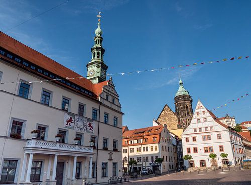 Marktplein met stadhuis in Pirna Saksen