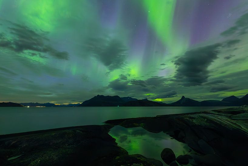 Aurores boréales à l'aube sur le fjord Sørfolda, Bodø par Jiri Viehmann