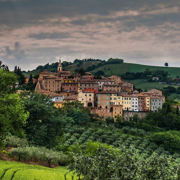 Dorf in Marche, Italien von arjan doornbos