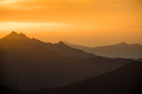 Zonsondergang in de bergen
