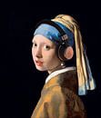 Mädchen mit einem Perlenohrring und Kopfhörer von Maarten Knops Miniaturansicht