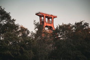Doppelbock at the Zollverein colliery in Essen in the evening light by Tobias Kursawa