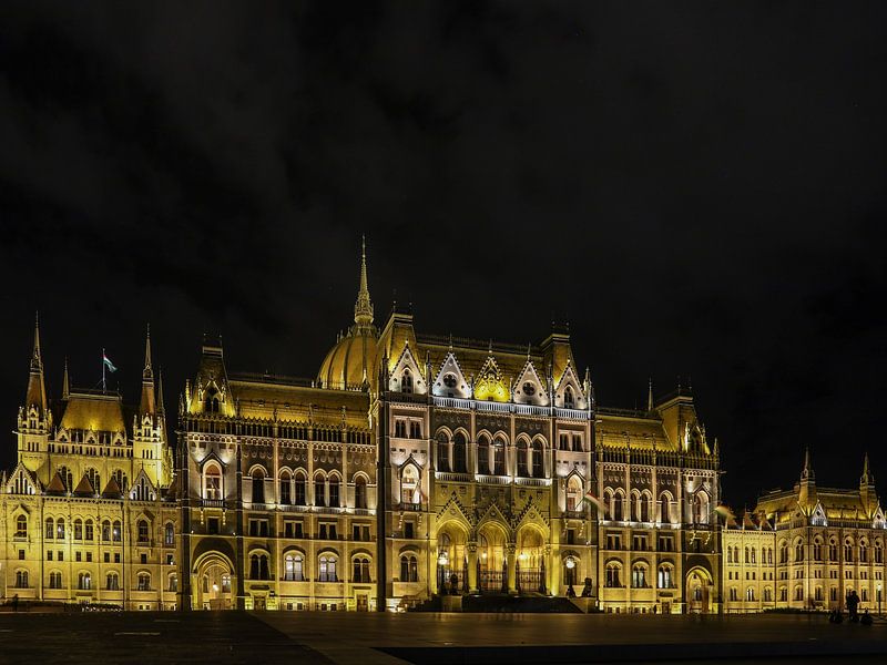 Budapest, the capital of Hungary, a place where culture, relaxation and vibrancy come together. by Patrick Fotografeert