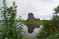 Kasteel Dunguaire staat bij Kinvara in het zuiden van het graafschap Galway in Ierland. van Babetts Bildergalerie thumbnail