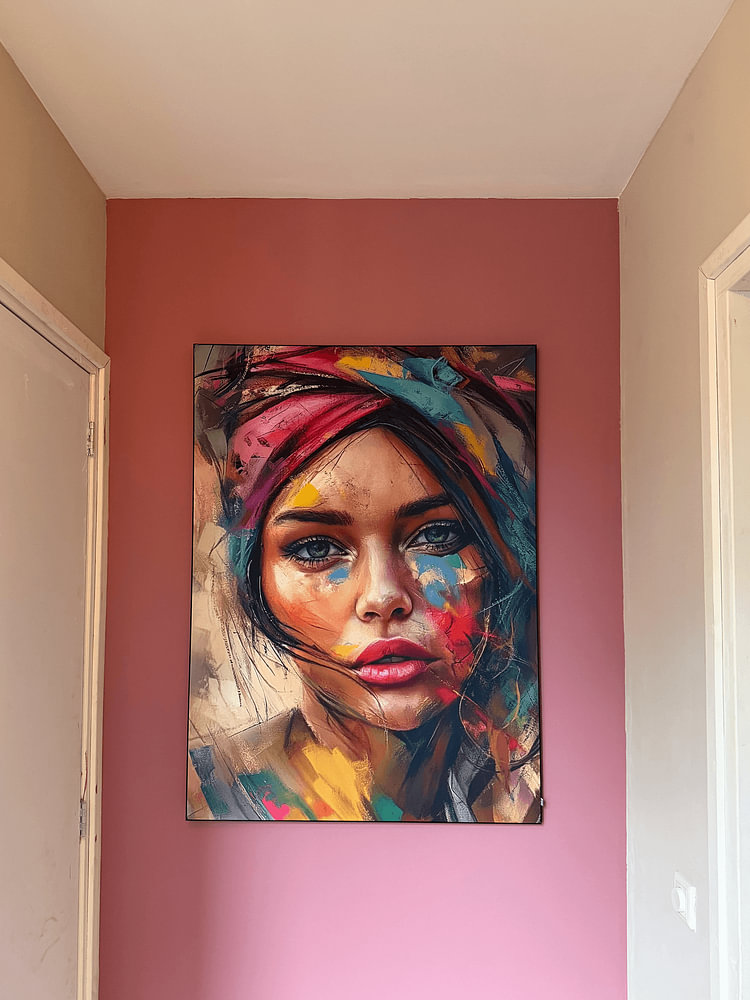 Ausdrucksstarkes Porträt einer jungen Frau: Colourful Gaze, von Color Square