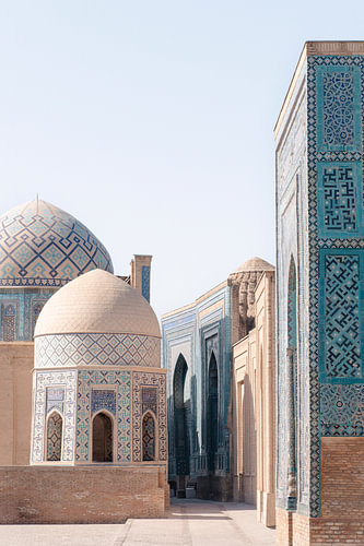Straße mit Mosaik-Mausoleen | Reisefotografie-Druck | Samarkand, Usbekistan