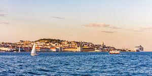 Skyline Lissabon in Portugal im Abendlicht von Werner Dieterich