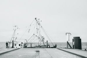 Fischkutter bei Ebbe