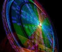 Reuzenrad van de kermis, in de avond