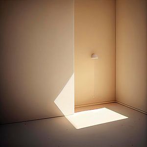 Abstrakter, sonniger Raum mit Lampe