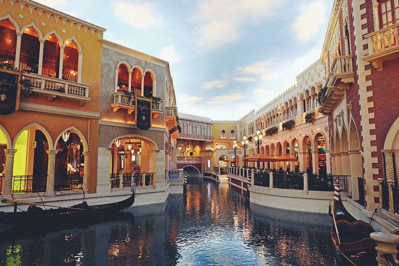 Las Vegas by Hello Pompoyo