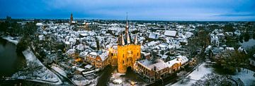 Zwolle Sassenpoort oude stadspoort tijdens een koude winterochtend