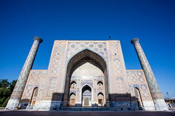 Met mosasïek versierde medressa moskee in het Registan in Samarkand, Oezbekistan - Centraal Azie van WorldWidePhotoWeb