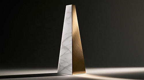 Obelisk sculptuur marmer-goud