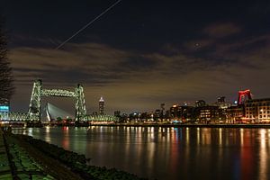 The Koningshaven bridge in Rotterdam: "De Hef". by Jaap van den Berg