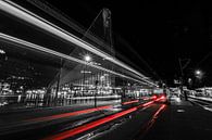 Trams in de avondregen bij Rotterdam Centraal van Arthur Scheltes thumbnail