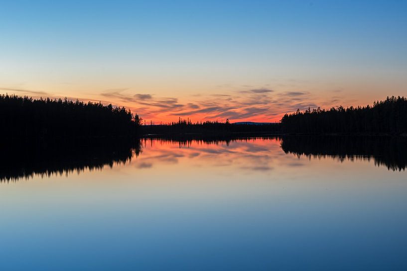 Réflexion de la silhouette plus en Finlande par Leon Brouwer