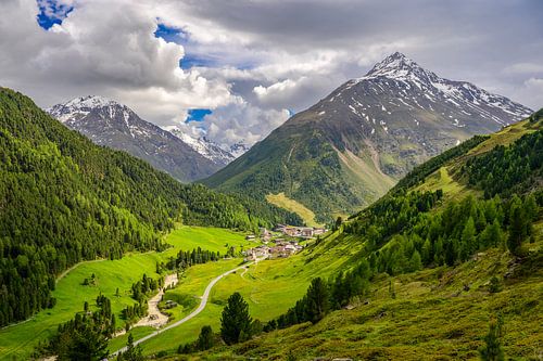 Vent dorp in de Tiroler Alpen in Austira tijdens de lente