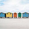 Gekleurde strandhuisjes op het strand | Muizenberg | Zuid Afrika van Stories by Pien