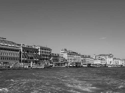 Canal Grande in Venetië monochroom