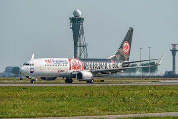 SunExpress Boeing 737-800 met special livery. van Jaap van den Berg