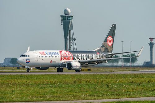 SunExpress Boeing 737-800 met special livery.