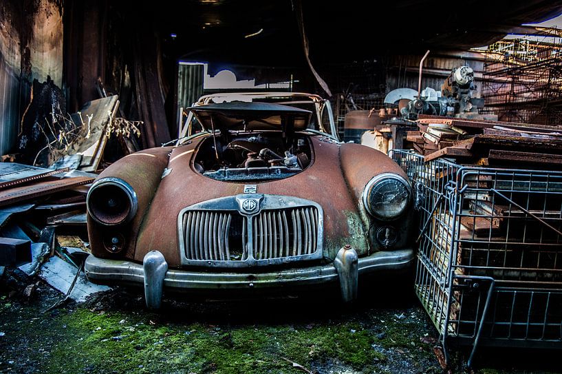 Rusty car van Evelyn Conings