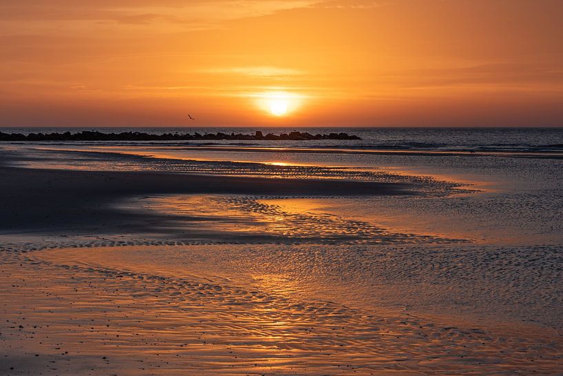 Coucher de soleil sur la plage surTexel par Marjolijn van den Berg