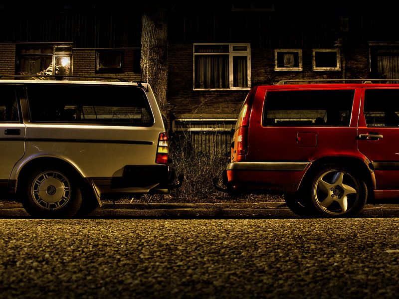 Volvo 240 and 850 back to back by Jan-Loek Siskens