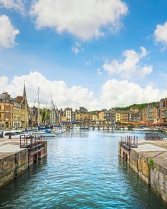 Silhouette des Dorfes Honfleur und Hafeneinfahrt, Normandie